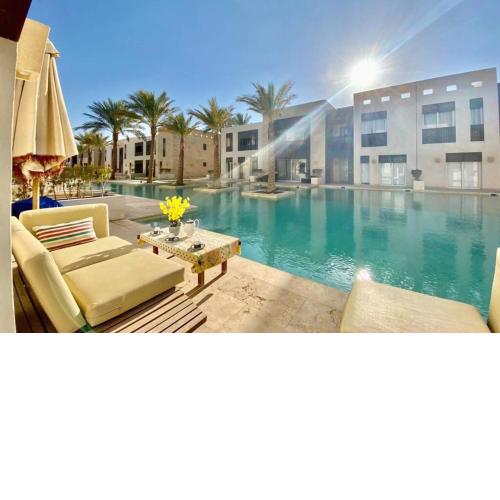 2 bedroom apartment direct to pool