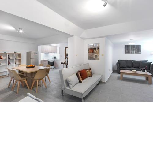 2 bedroom aprtmnt next to Hilton and all hospitals
