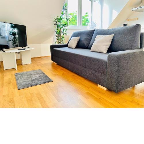 2 Bedroom Central Long-Term Apartment with Free Parking