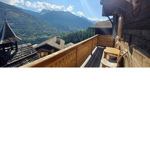 2 bedroom chalet with a mountain view