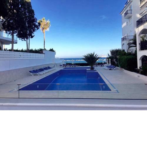 2 bedroom flat by the sea