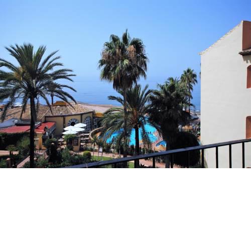 2 bedroom top floor apartament with open sea views CS197