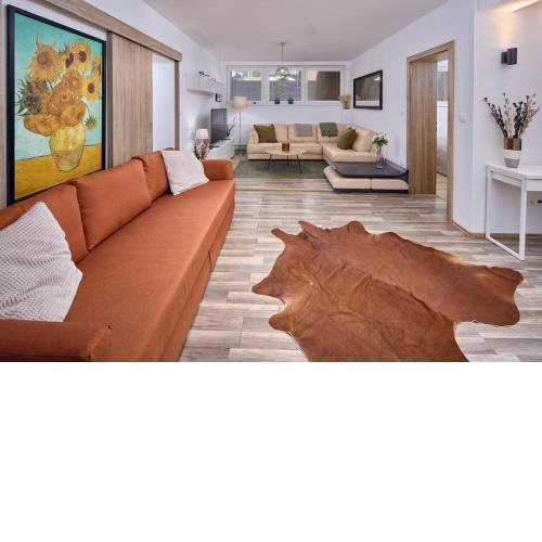 2 Bedrooms, 2 Bathrooms & Garden