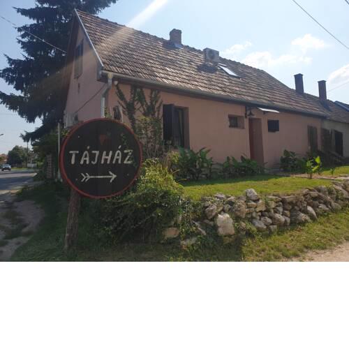 2 bedrooms Apartment - Centre of Balatonederics