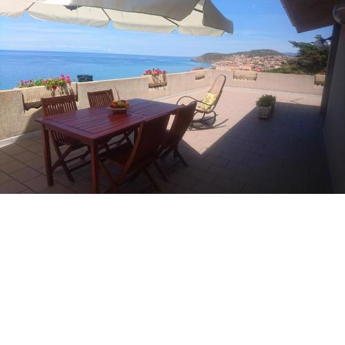 2 bedrooms appartement at Castelsardo 200 m away from the beach with sea view and furnished garden