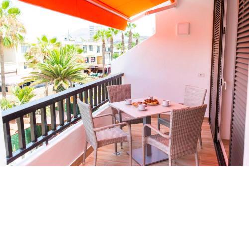 2 bedrooms appartement at Playa de la Americas 200 m away from the beach with city view balcony and wifi