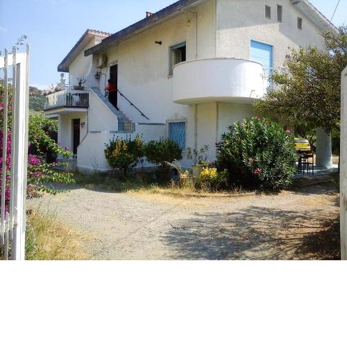 2 bedrooms appartement with enclosed garden and wifi at Tortora Marina