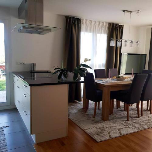 2 bedrooms appartement with lake view enclosed garden and wifi at Pont en Ogoz