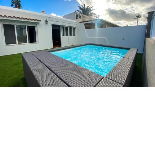 2 bedrooms bungalow with shared pool jacuzzi and terrace at Maspalomas