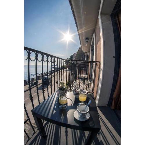 2 bedrooms house at Acireale 10 m away from the beach with sea view balcony and wifi