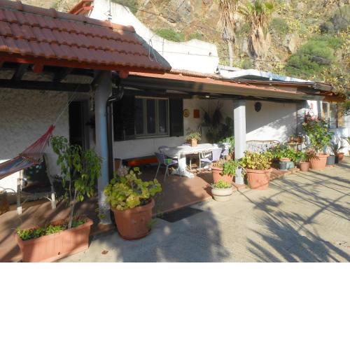 2 bedrooms house at Palmi 100 m away from the beach with sea view furnished terrace and wifi