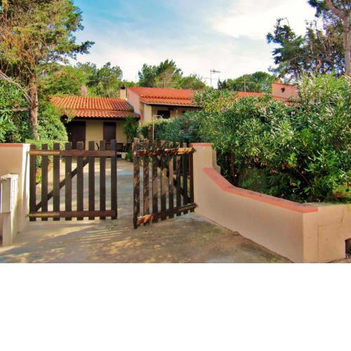 2 bedrooms house at Punta Tramontana 200 m away from the beach with sea view enclosed garden and wifi