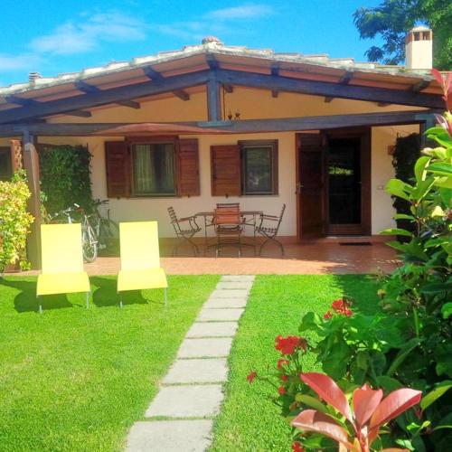 2 bedrooms house with furnished terrace and wifi at Pescia Romana 3 km away from the beach