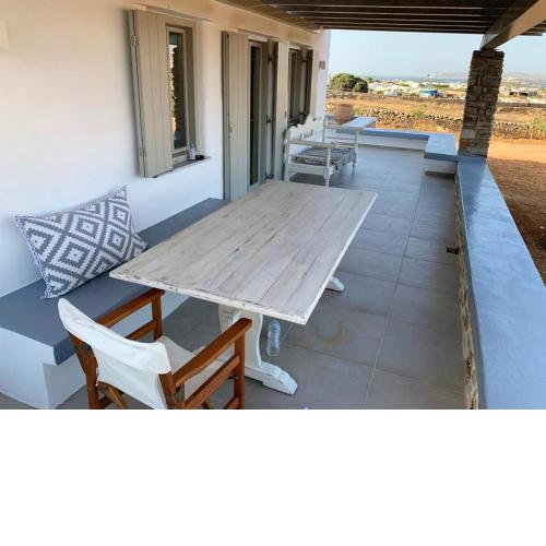 2 bedrooms house with sea view and enclosed garden at Antiparos 1 km away from the beach