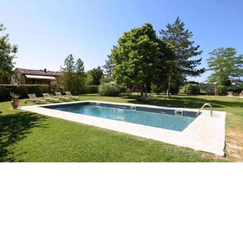 2 bedrooms house with shared pool enclosed garden and wifi at Trequanda
