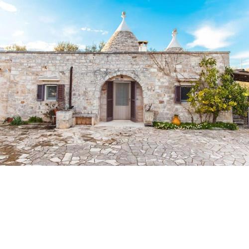 2 bedrooms house with shared pool furnished garden and wifi at Locorotondo