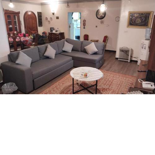 2 Bedrooms Spacious flat 7 mins to Airport