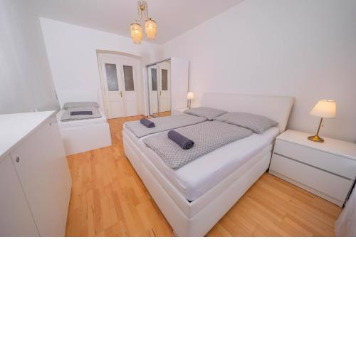 2 Bob's Apartment - 2 bedrooms with King Size beds