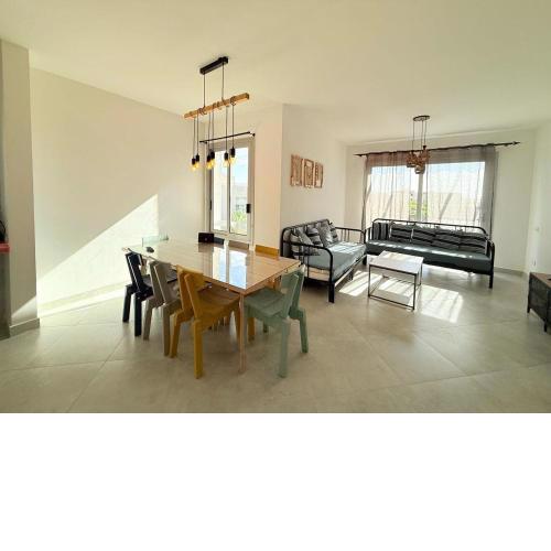 2-BR Chalet Direct to the Pools Einbay Resort