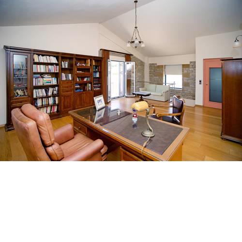 2-floor house with view
