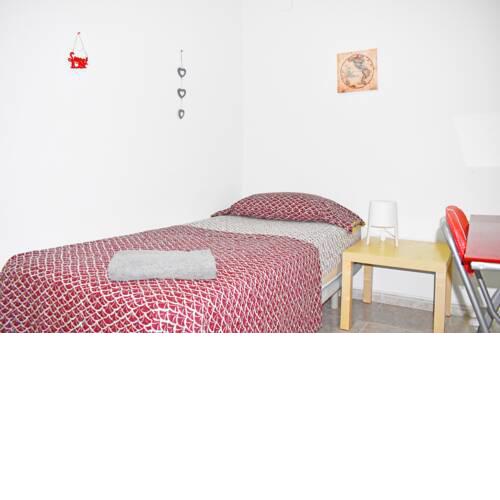2 Private room with a window near Alacant-Terminal, wifi