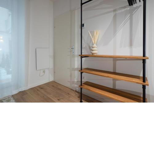 2-room apartment with a terrace and queen-size bed