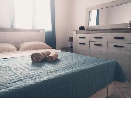 2-room apartment with front yard!