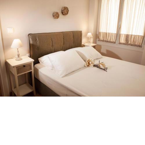 2-spaces comfy Bentzi apartment 7 with balcony in Pagrati