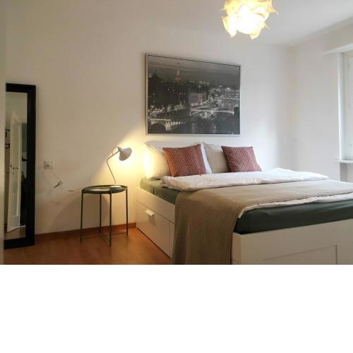 2 Zimmer mit Balkon, zentrale ruhige Lage