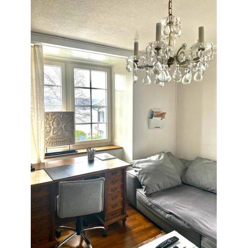 2 Zimmer mit Seeblick Bad geteilt auf der Etage