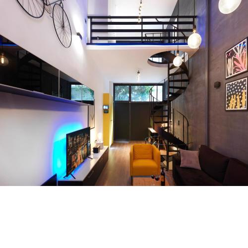 200 Mb fibre remote workers' Dreamhouse