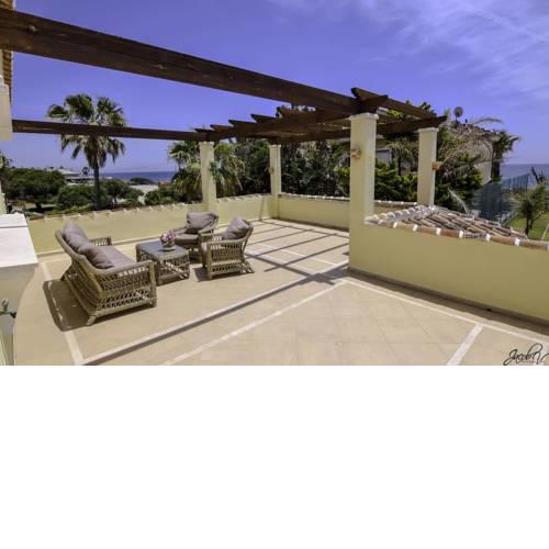 20001 - EXQUISITE VILLA 50M TO BEACH