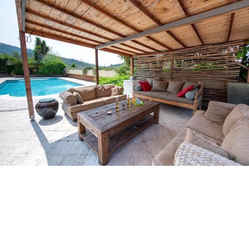 201 - Appartamento in Villa, Giardino e Piscina Privata