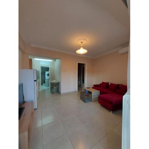 2020 renovated, sunny apartment with yard/garden