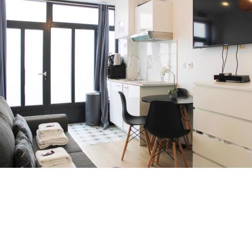 21m comfortable near the Eiffel Tower