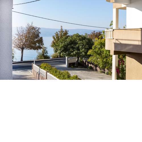 2+2 Apartment in Dugi Rat (Omiš)