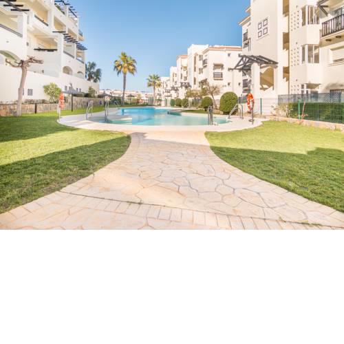 2222-Stunning apt with private terrace, pool view