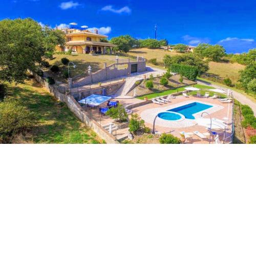 24 guests - Heartbreaking lake view and pool