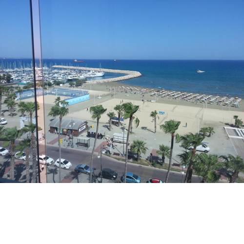 2b Delux Seafront Apartment - Finikoudes
