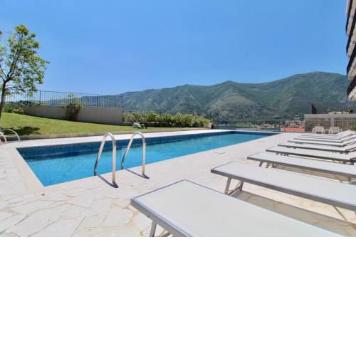 2bd New Dobrota Apt w/ Pool, Gym & Sea Views