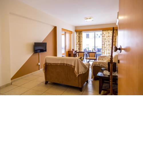 2bdr spacious aprtm near the sea