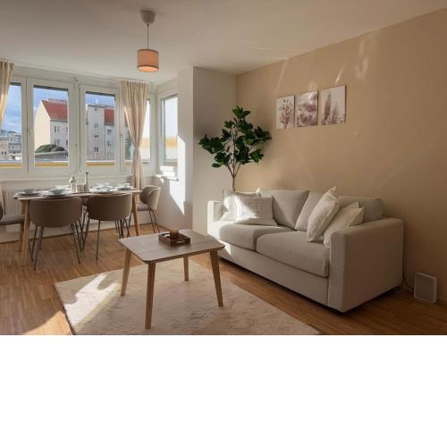 2BR, Danube, Central, U6 & S-Bahn - Axara Housing BRN 16