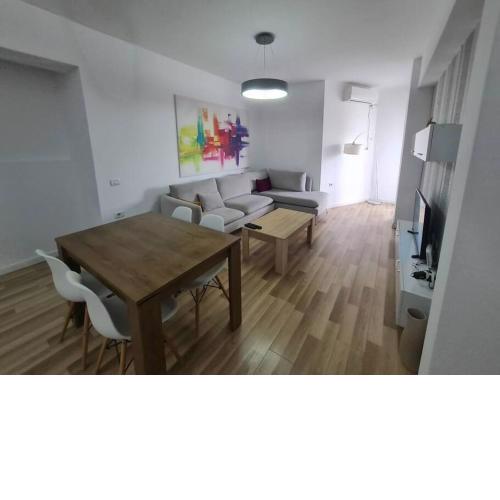 2E Apartment Myslym Shyri