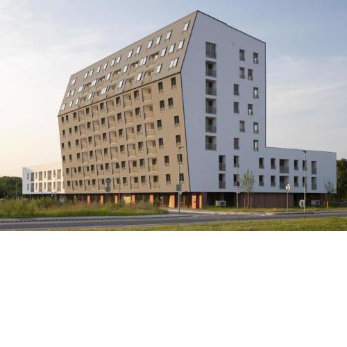 2x2x2 apartment - nový 2 izbový apartmán, 2-minúty od letiska, 2- garáže