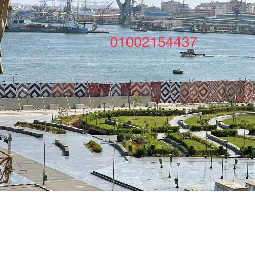 شقة سوبر 3 غرف مطله علي قناة السويس بورسعيد 714