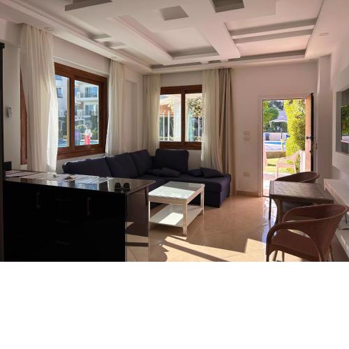 3-Bedroom Apartment on the Ground Floor with Pool View, Personal Garden Area, Backyard, and Free Beach Access in Sharm Hills Resort