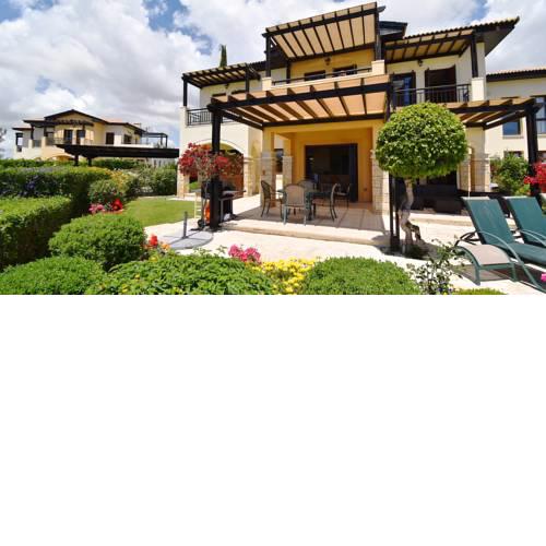 3 bedroom Apartment Ouranos with private garden, Aphrodite Hills Resort