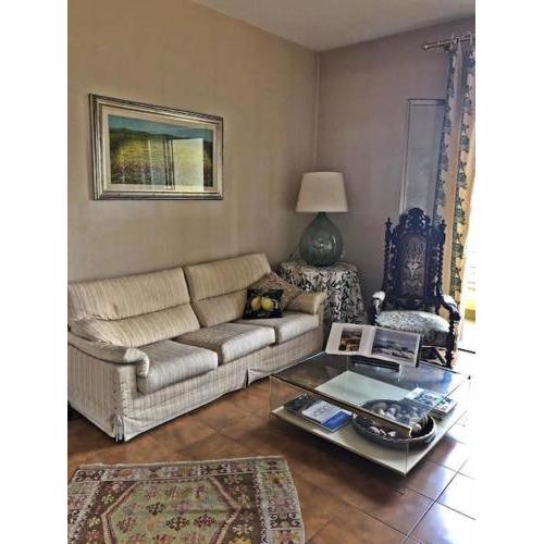 3 Bedroom Apartment with Balcony, Close to Centre