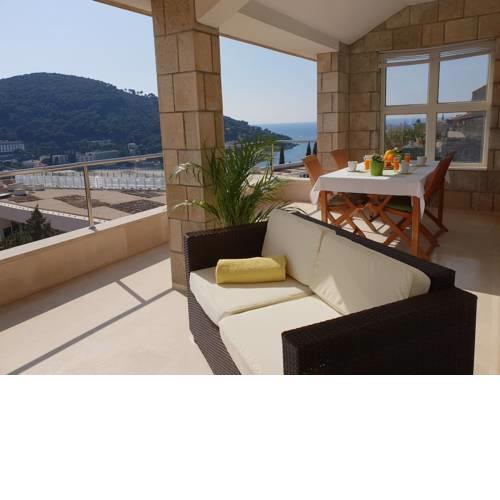 3 Bedroom Apartment with Terrace & Sea View