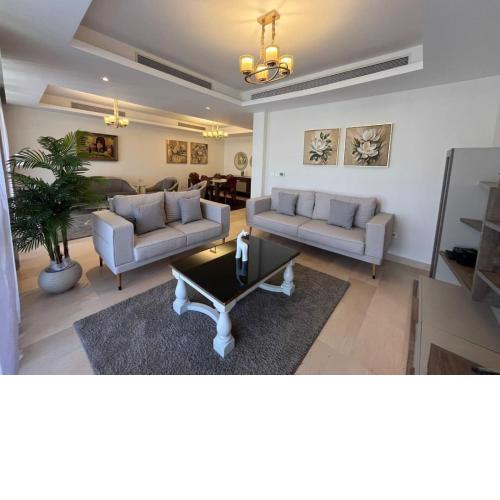 3-Bedroom CFC Walking To Mall